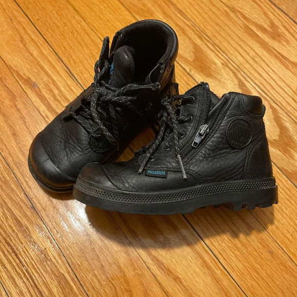Palladium kids size 9 US,very good condition - Picture 7 of 7